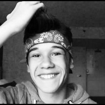 i gave you this follow so can you please follow @SMILECHRISTI2N !!