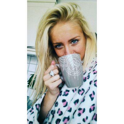 It always begins with a simple smile and it ends with a unforgettable story.  instagram: @xxlotteve ❤