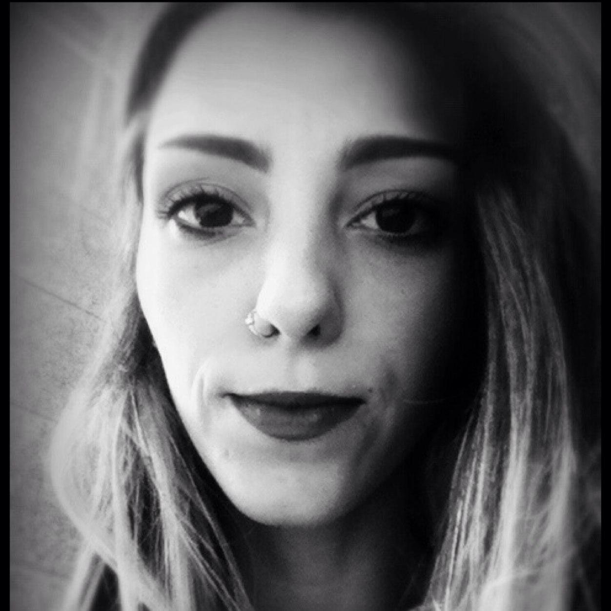 LauraOuteiral's profile picture. Beste kanta bat, hainbeste arazo azpimarratzeko 👽