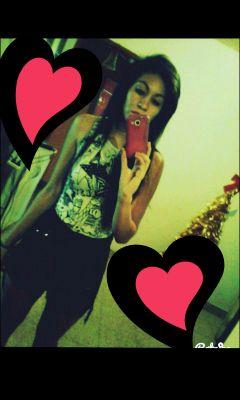 • Una persona que te hace reír, puede llegarte a enamorar.~