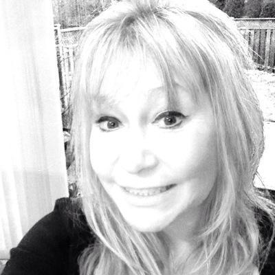 Pebztweet's profile picture. 