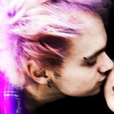 obsessed5sos18's profile picture. tweets are not mine. they're your moms