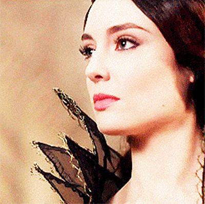 Esposa del Rey Richard por voluntad propia. Sí, habéis oído bien. El dinero y la fama es lo que tiene.  There's nobody who could rule like you. Galavant, Nope.