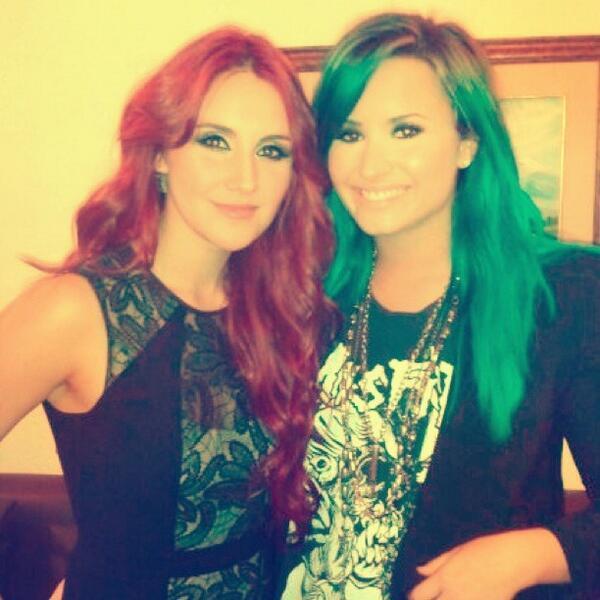 Fan de @DulceMaria .Dulcete hasta que la muerte me separe.Conocí a Dulce el día2-10-10 y volví a verla el día 4-10-10.Si luchas por tus sueños,se harán realidad
