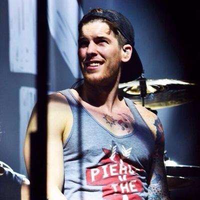 I play bass in All Time Low  #RP #Single #Fake #andthatswhatsup