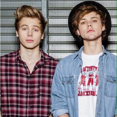 GO FOLLOW @lukemyboob for more free follows