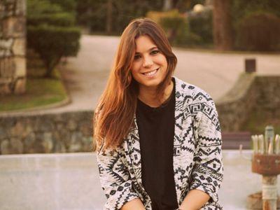 Enfermera muy propensa a caerse en sitios públicos. Socia accidental de Greenpeace. Que el fin del mundo te pille bailando. Real Oviedo.
