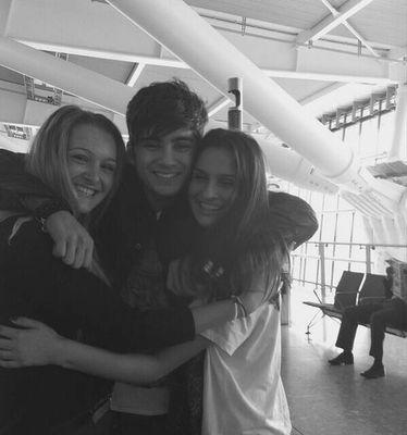 always remember that Zayn loves you                with all his heart ✧*:･ﾟ