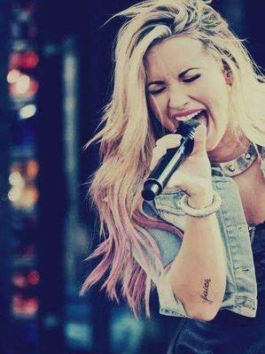 I LOVE DEMI LOVATO