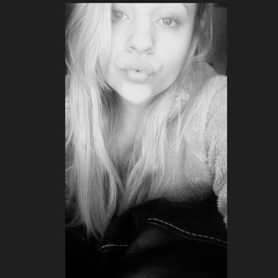 Sophomore Twitter-kelsey_ann69 snapchat_ Kelssybitch add follow me