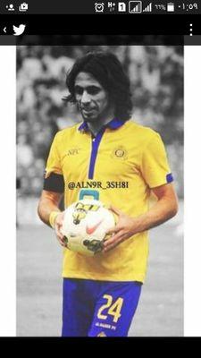 واحد من ملايين يعشقون النصر العالمي