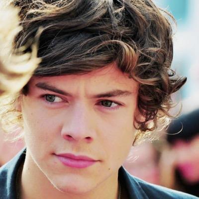 Hi. My name is Aurelie, I'm 18 years. I am directioner and my sunshine is Harry❤