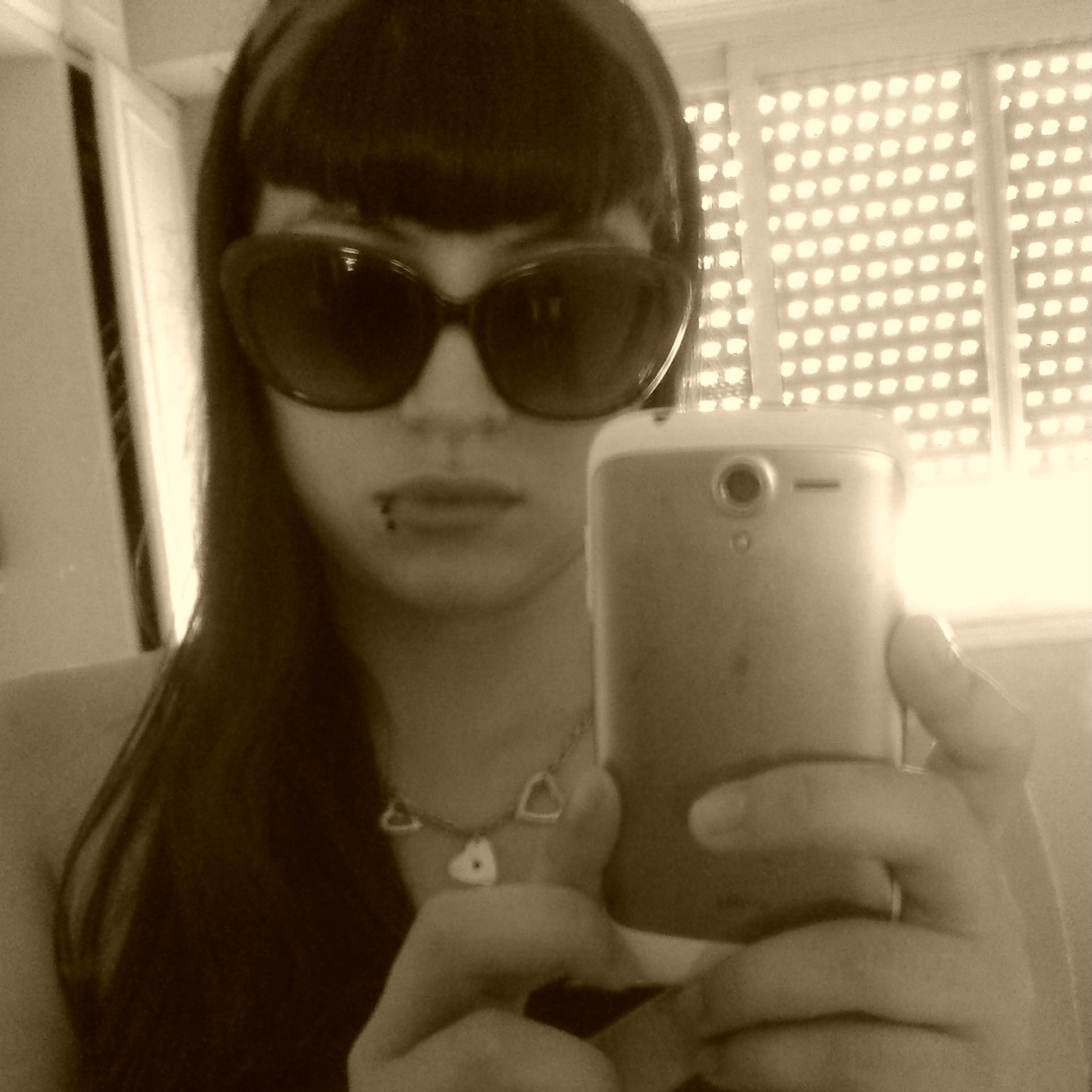 leila_ramones89's profile picture. Fundamentalista de las berenjenas al escabeche y los mates con torta fritas. Proclive a la lectura oscura y los animes. Oyente profesional de música.