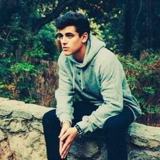 follow @sweetgilinskyx plus turn on her notifications for a dm to jacob,nash jack j and taylor and send her the proof
