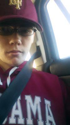 PurteeTyler's profile picture. 