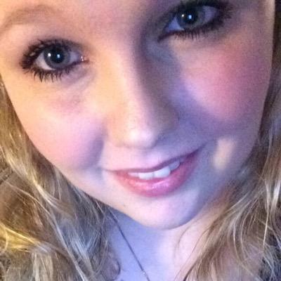 PernilleKnudsen's profile picture. Om lidt af hvert. Organisatorisk Næstformand for 3F Ungdom. Arbejder, der har forvirret sig ind på uni. Kvindestemmer.