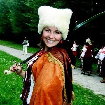 lubava46739432's profile picture. якщо не вивчиш рідний спів.мелодії своїх батьків. пісням твоїм настане край. Тебе забуде рідний край.