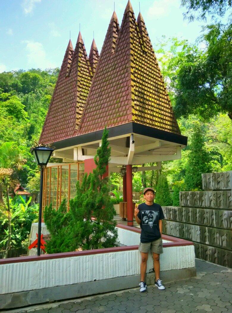 GalihEstuP's profile picture. Hallo welcome to my New account fucking @LudovicusGalih !!!