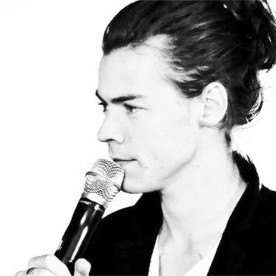 fakebeingme's profile picture. 