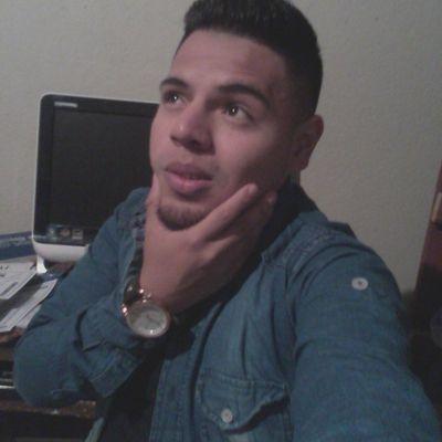 completamente enamorado de la persona mas hermosa del planeta. .   te amo Ik