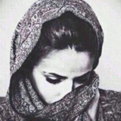 أنا شئ من اللاشئ بعضي يمثلني وبعضي ليس مني# كان أبي يؤثث لقدمي الطريق يمسك يدي ونعبر الحياة بأمان وضحكة صارت الطرق الآن جميعها تعرقل مسيري وفي كل سقوط أتحسس يدي
