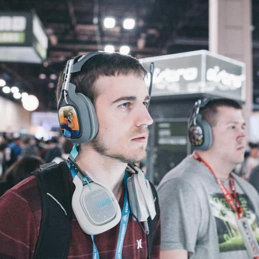 Competitive Halo player / 1st place H2A FFA Astro Tournament at PAX South 2015! Top 16 IG Daytona H5 GT: Snizzaggle  (F/A)