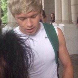 @oceaneyehoran gave you a free follow :)