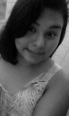 sou uma menina simpática linda que gosta de viver