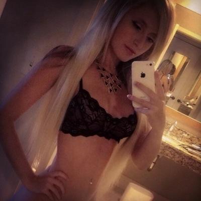 Aria__Nina's profile picture. hey im Nina im 17 turning 18 in febuary im a stripper and a sexy model and i would love to meet u ;)