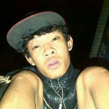 kadang ku merasa sendirian, sahabat cuma diri ku sendiri, selalu merasa kesepian tapi mereka sibuk memikirkan diri sendiri