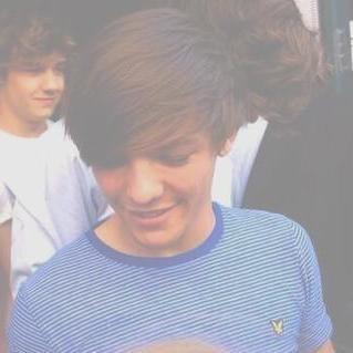 LouTommoCL's profile picture. pathetic.