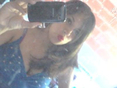 Tú le regalas tu boca a cualquier niña tonta a la cual todo le da igual..:-) 3