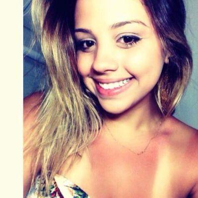 ''Ame você mesmo, seja quem você é, nunca deixe ninguém dizer o que você deveria ou não ser.''