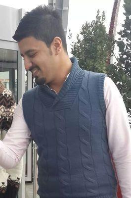 - O da seni seviyor mu?
- hayır, ne münasebet.