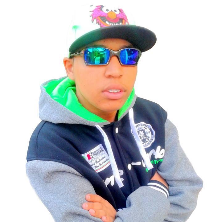 Mc Jhoe cantor e Produtor Msc , 18 anos. Solteiro - Sp Brasil ! 
O universo é um canção, e eu vou que vou ! ♪  :3 whatss : chama lá 971705387