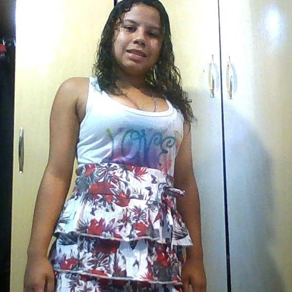 Perguntam se eu namoro , oque faço da minha vida , eu respondo Mc Déelly gosta é da ousadia ... ♫