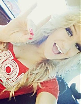 _Christiluwho's profile picture. Traffic traffic lookin' for my chapstick