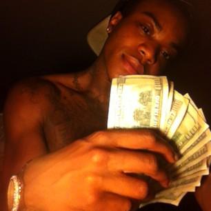 22 YEAR OLD ARTIST/#MrEZCA$H / KING / MUSICIAN / PROMOMOTER/ PML To all FOLKS / KingOfKings
