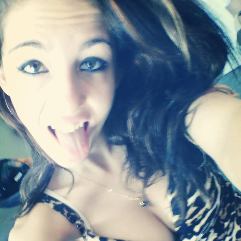 ' ₪ Poderosa , Eu Sou Quase um Anjo ♪        ₪ Solteira , 23 anos & Corinthiana :)