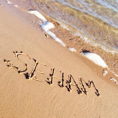 مكتفية ب عاشقي لهذا سُميت إكتفاآء ..