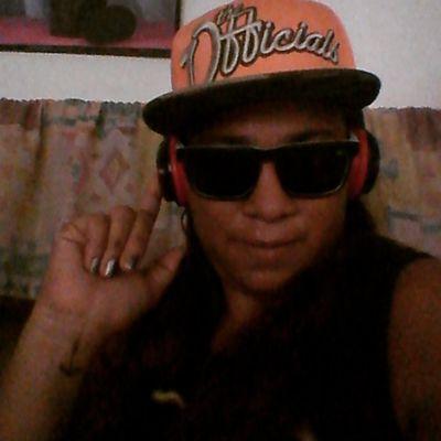 soy cariñosa amable sincera responsable me encanta la music electronic y tengo sueños y metas que cumplir