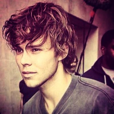 hai people! this is a free follow from @erika4evsstyles :) please follow her and she'll rt the links in your bios if ya do ^_^