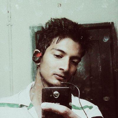 Amiri ke khwab dekhne laga, Angrezi sharab
chakhane laga! Baap ne kabhi pager nahi dekha, Aur beta tweet karne laga!