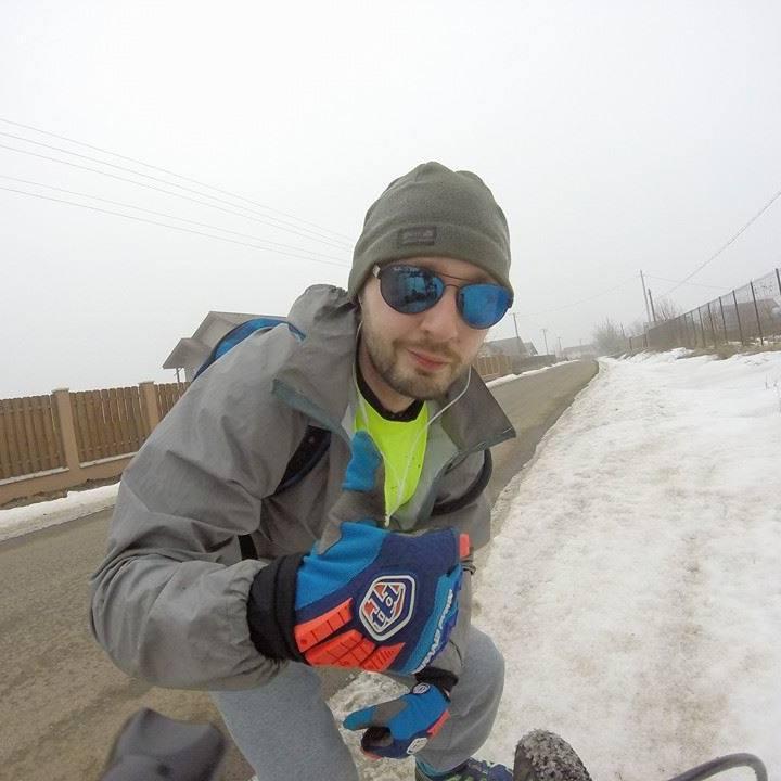 pamfletar, blogger, biciclist, oengist, IT-st, musafir profesionist