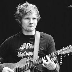 Tenho 14 anos,estudante,sou Sheerio e amo assistir 5inco Minutos.                    oi oi gente