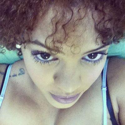 Freakykellz's profile picture. 20|Positive|Classy|Keeping Goals Realistic|When The Solution Is Simple, God is Answering.