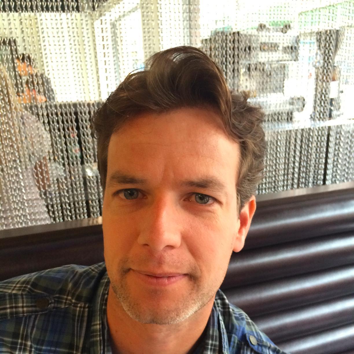 Father of 1 beautiful daughter, keen golfer, Technology Geek - All information shared, my opinion