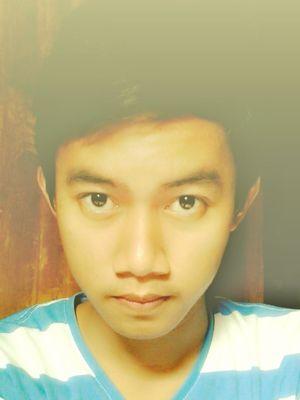 imam_mys's profile picture. Dua belas juta warna warni masa yang kujalani .
Sekarang ataukah nanti warna akan selalu setia menghiasi takdirku yang indah :-) .