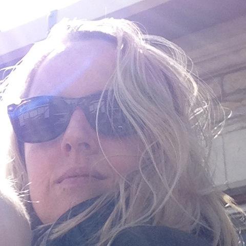 Copywriter, former journalist, music obsessive, tree-hugging veggie.