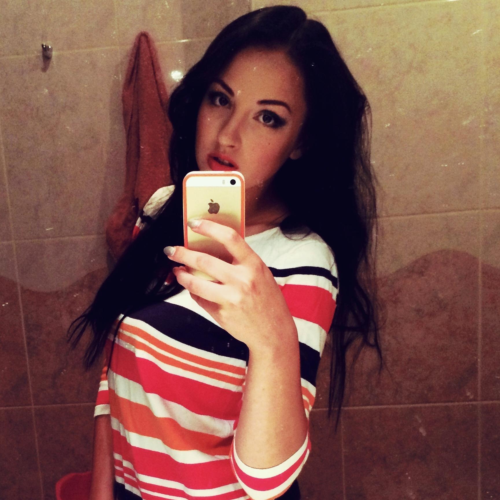 koshelenkoanna's profile picture. honey,honey,honey.